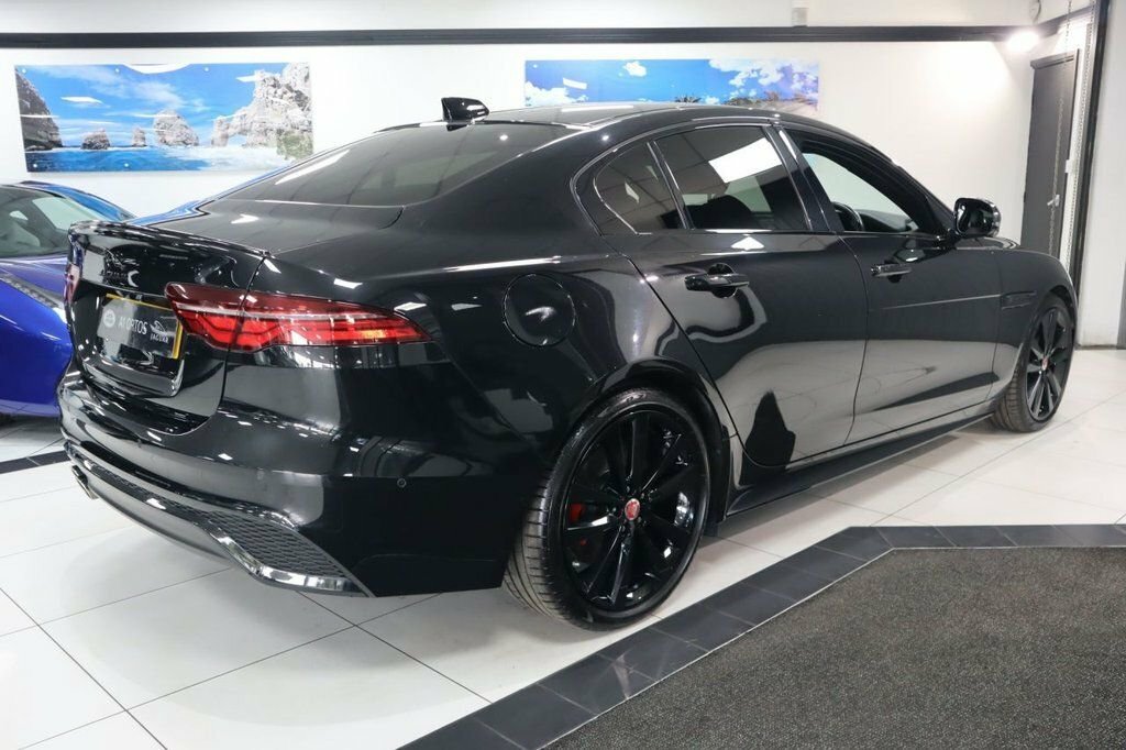 Jaguar XE 2L R-dynamic Hse Black Black #6