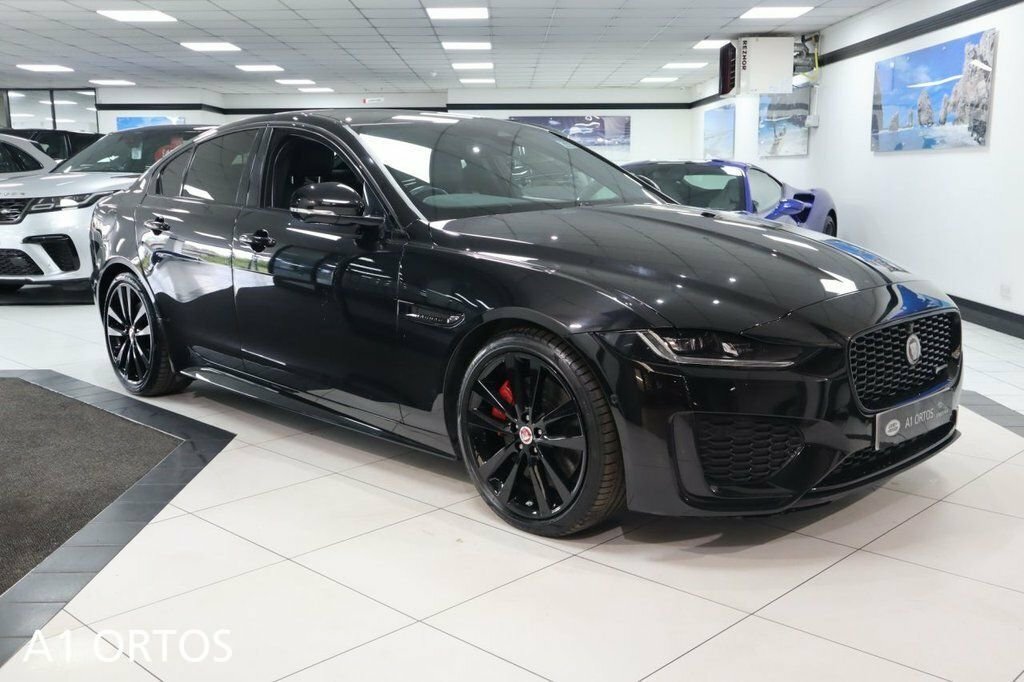 Jaguar XE 2L R-dynamic Hse Black Black