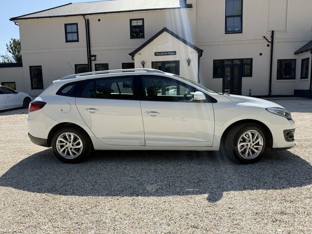 Renault Megane 1.5 Dci Dynamique Nav Sport Tourer Manu White #4