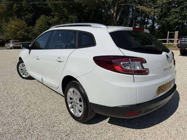 Renault Megane 1.5 Dci Dynamique Nav Sport Tourer Manu White #6