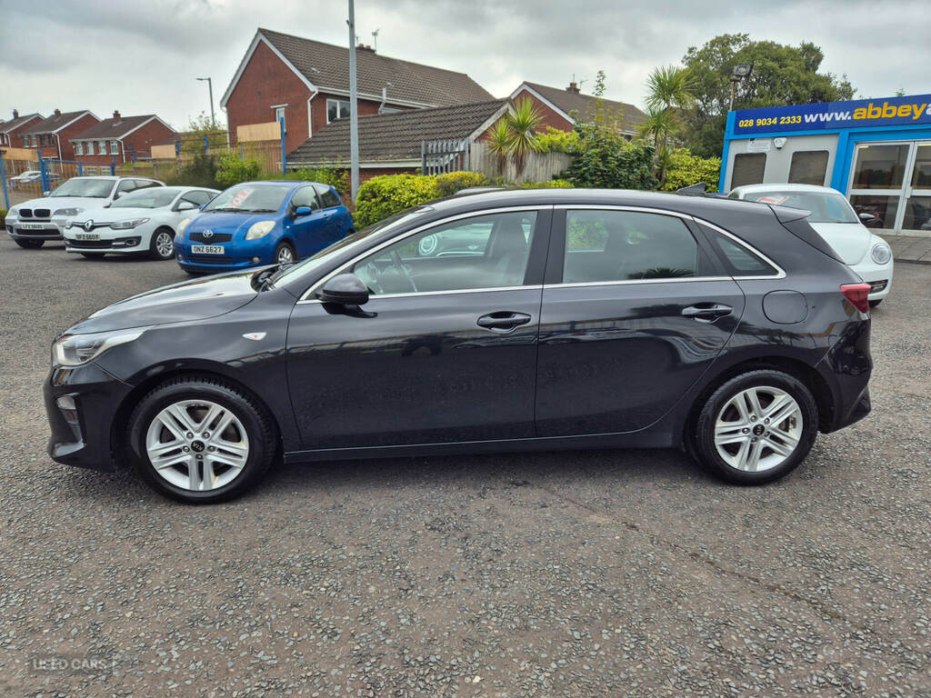 Kia Ceed 1.6 Crdi Isg 2 KR68HFL Black #2