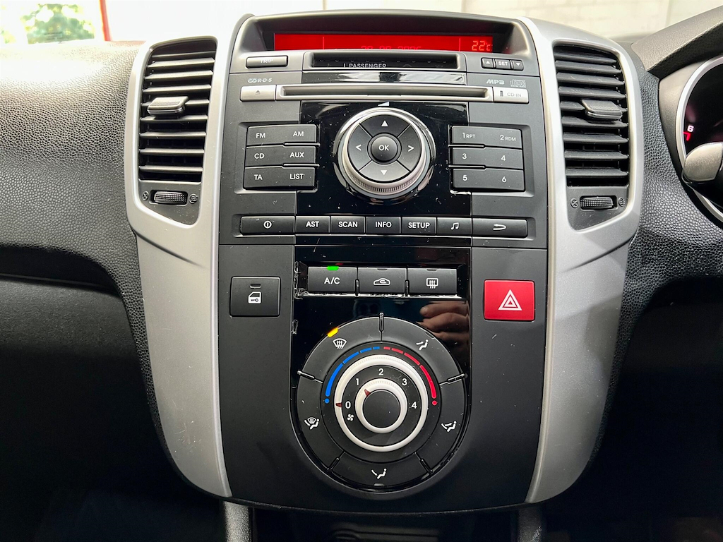 Kia Venga 1.6L 2 Black #16