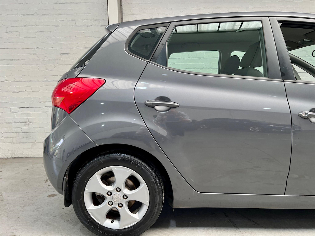 Kia Venga 1.6L 2 Black #10