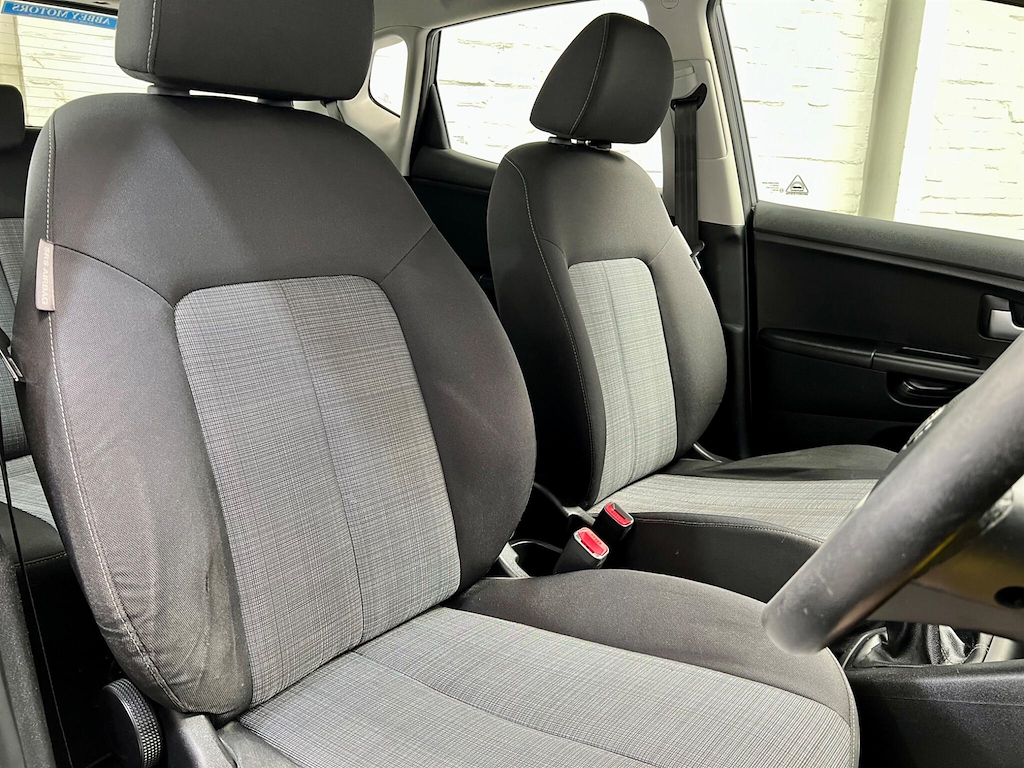 Kia Venga 1.6L 2 Black #12