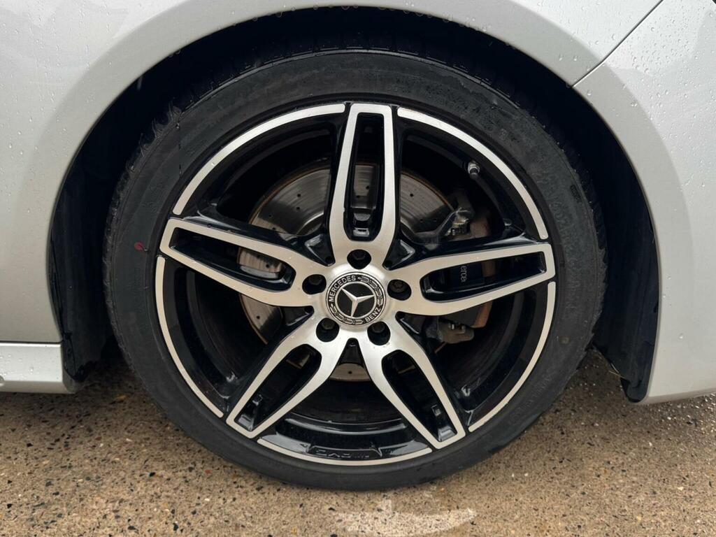 Mercedes-Benz CLA Class 180 Amg Line Edition 2018 Red #76