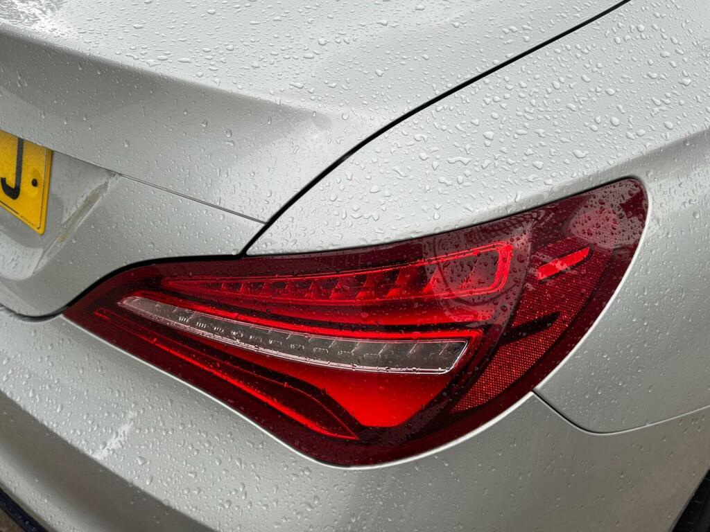 Mercedes-Benz CLA Class 180 Amg Line Edition 2018 Red #75