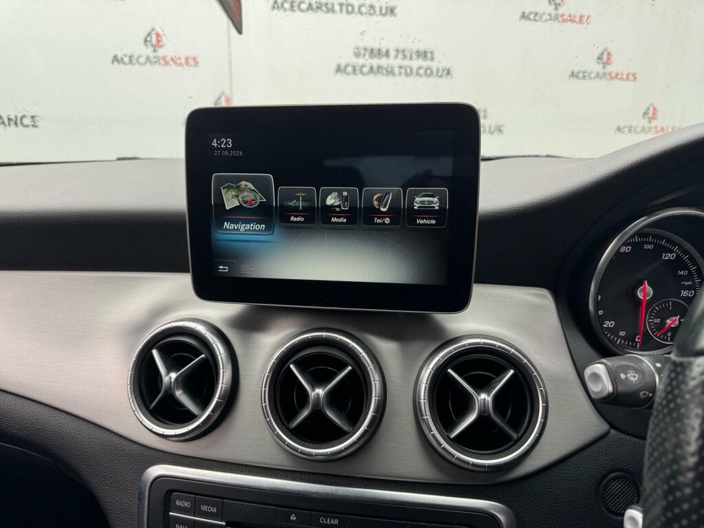 Mercedes-Benz CLA Class 180 Amg Line Edition 2018 Red #23