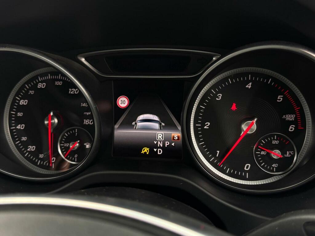 Mercedes-Benz CLA Class 180 Amg Line Edition 2018 Red #58