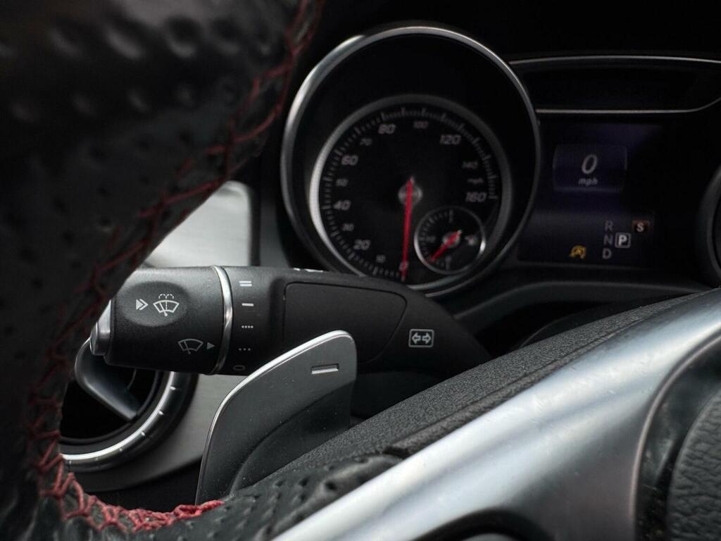 Mercedes-Benz CLA Class 180 Amg Line Edition 2018 Red #30