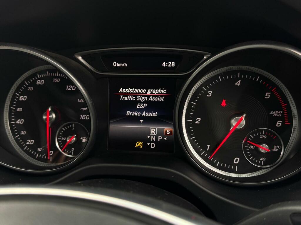 Mercedes-Benz CLA Class 180 Amg Line Edition 2018 Red #59