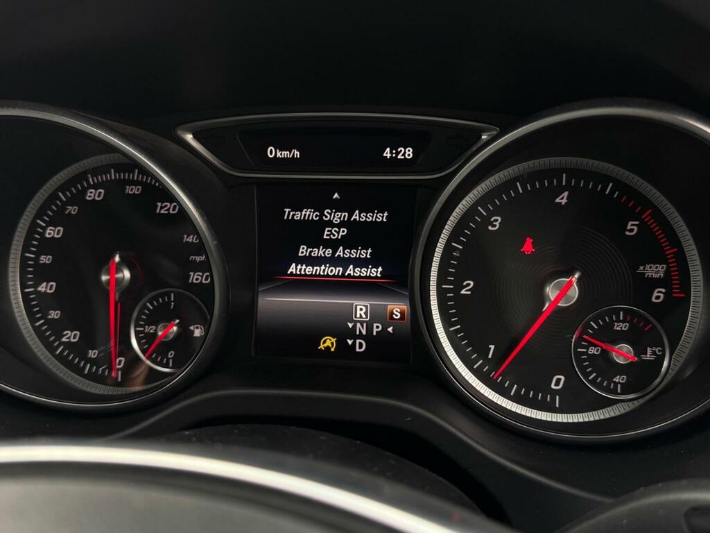 Mercedes-Benz CLA Class 180 Amg Line Edition 2018 Red #57