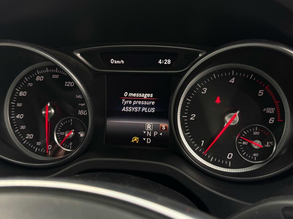Mercedes-Benz CLA Class 180 Amg Line Edition 2018 Red #56