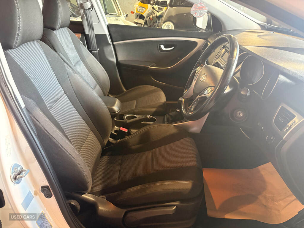 Hyundai I30 1.4 Active White #5