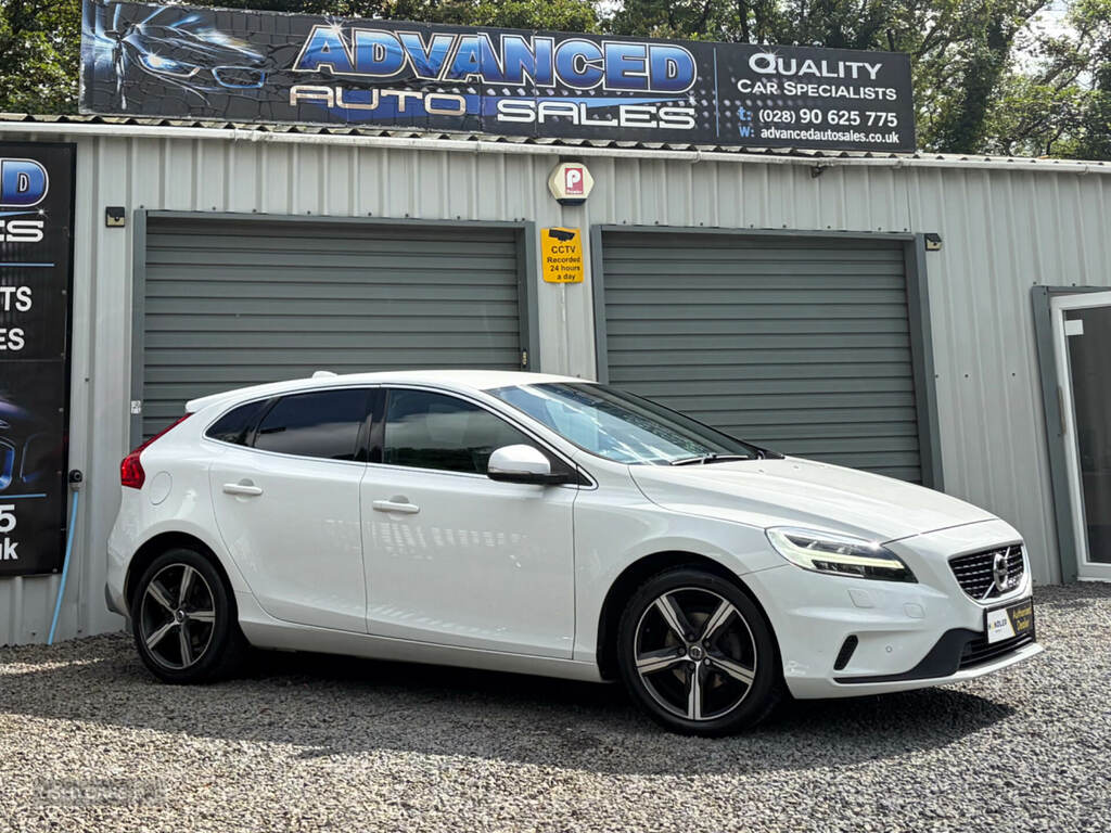 Volvo V40 D2 122 R Design Edition White