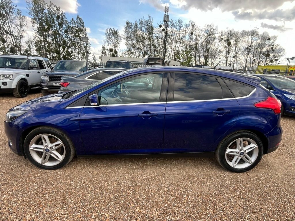 Ford Focus Hatchback MH65UAX Blue #5