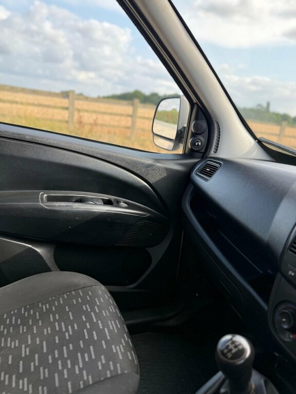Vauxhall Combo 2000 L1h1 Cdti White #76