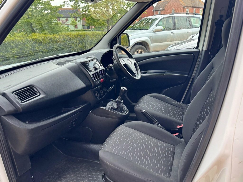 Vauxhall Combo 2000 L1h1 Cdti White #31