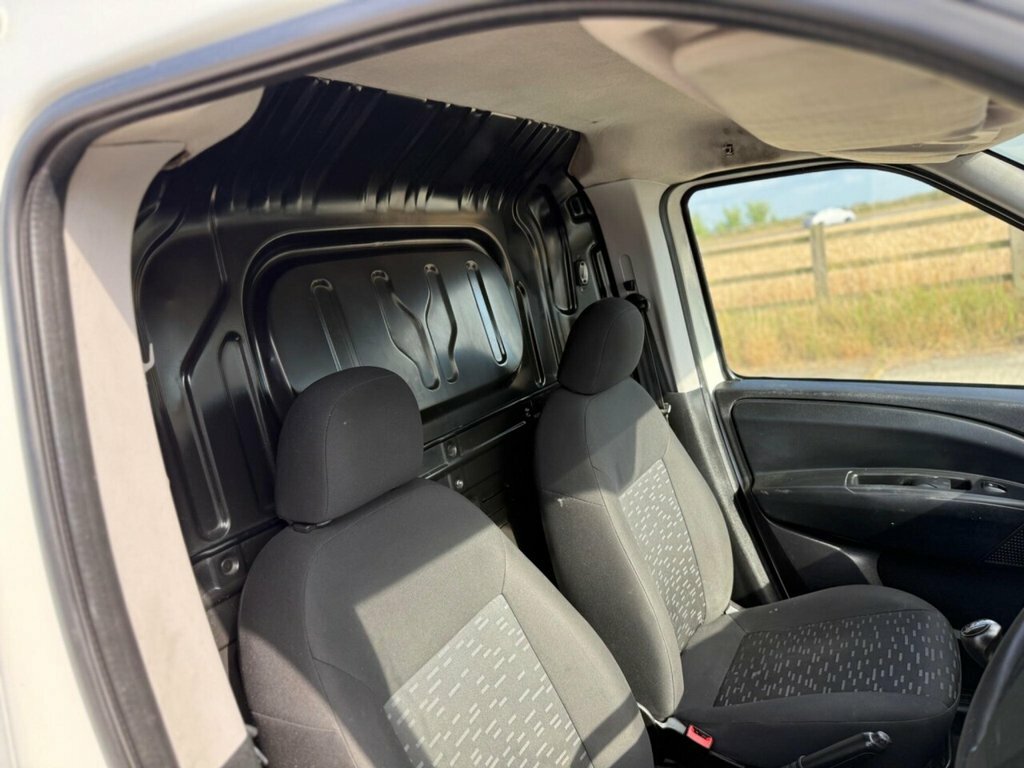 Vauxhall Combo 2000 L1h1 Cdti White #71