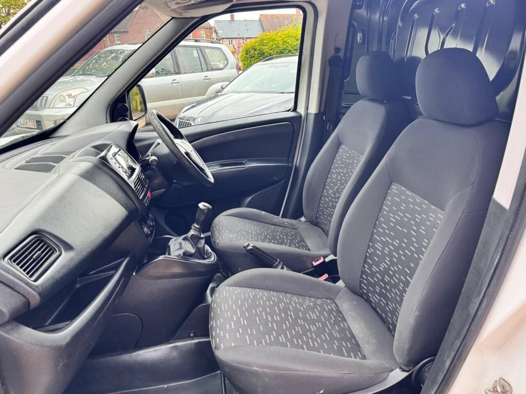 Vauxhall Combo 2000 L1h1 Cdti White #32