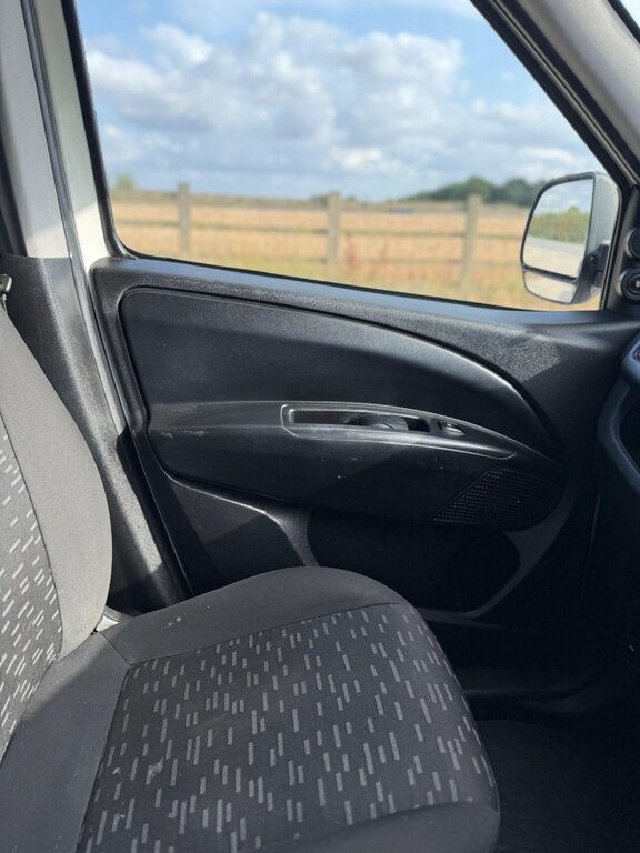 Vauxhall Combo 2000 L1h1 Cdti White #55
