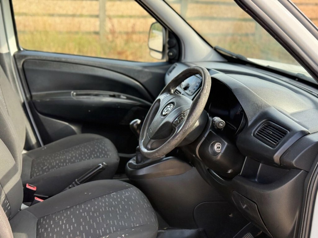 Vauxhall Combo 2000 L1h1 Cdti White #26