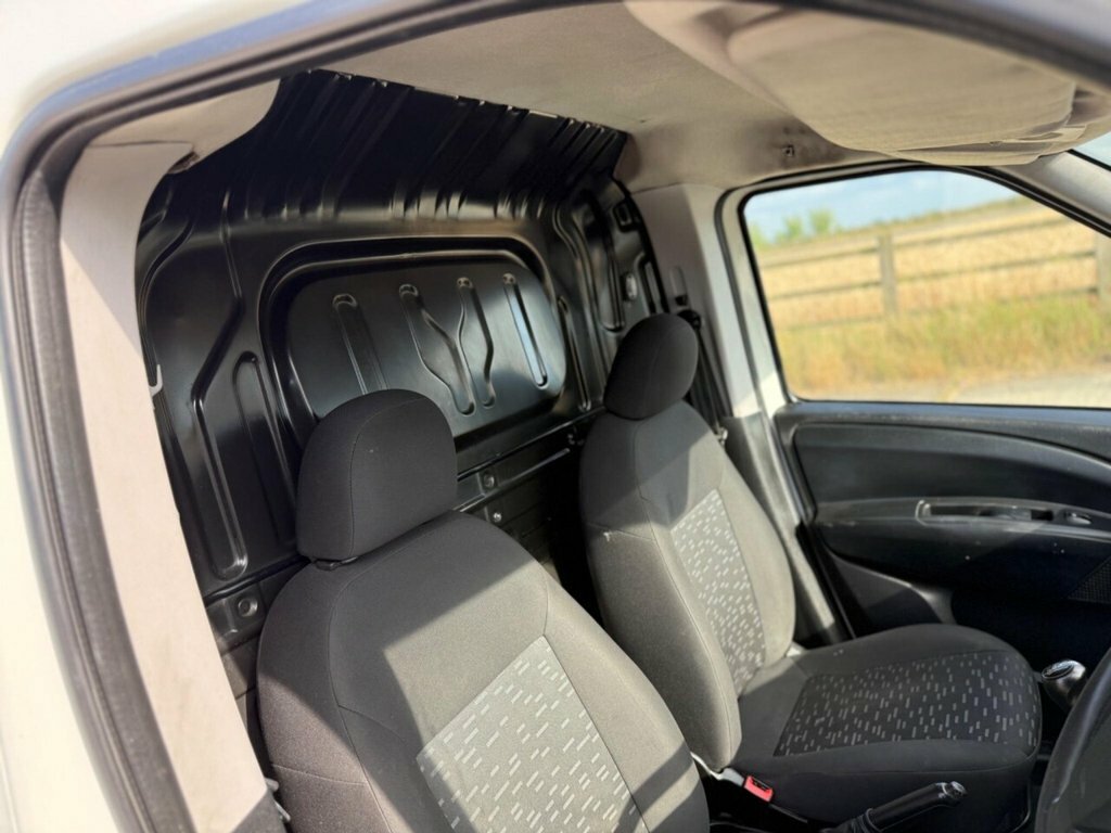 Vauxhall Combo 2000 L1h1 Cdti White #56