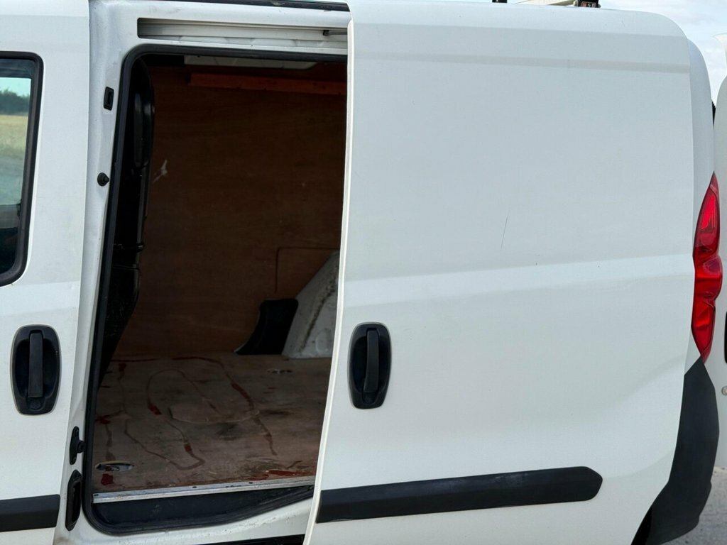 Vauxhall Combo 2000 L1h1 Cdti White #46