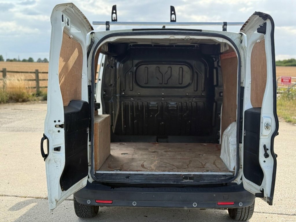 Vauxhall Combo 2000 L1h1 Cdti White #72
