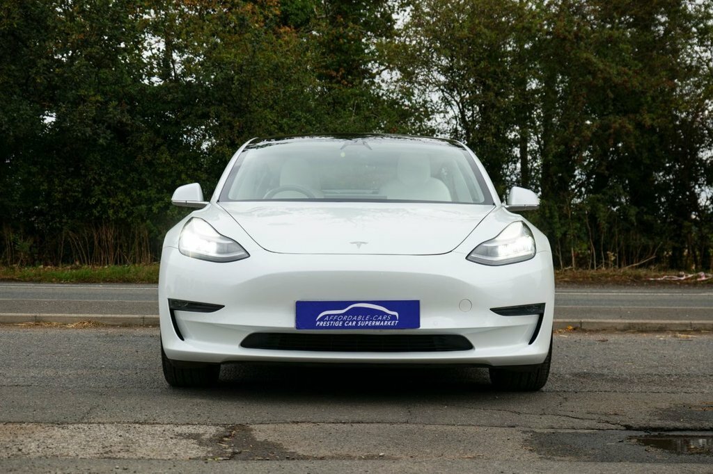 Tesla Model 3 Saloon MW20FPX White #4