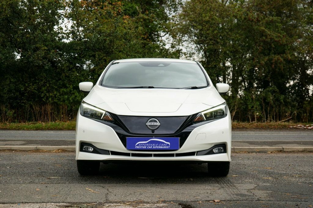 Nissan Leaf Hatchback DV74AFU White #4
