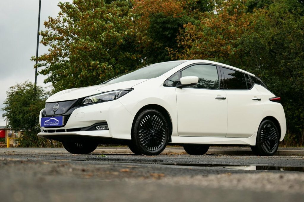 Nissan Leaf Hatchback DV74AFU White #6