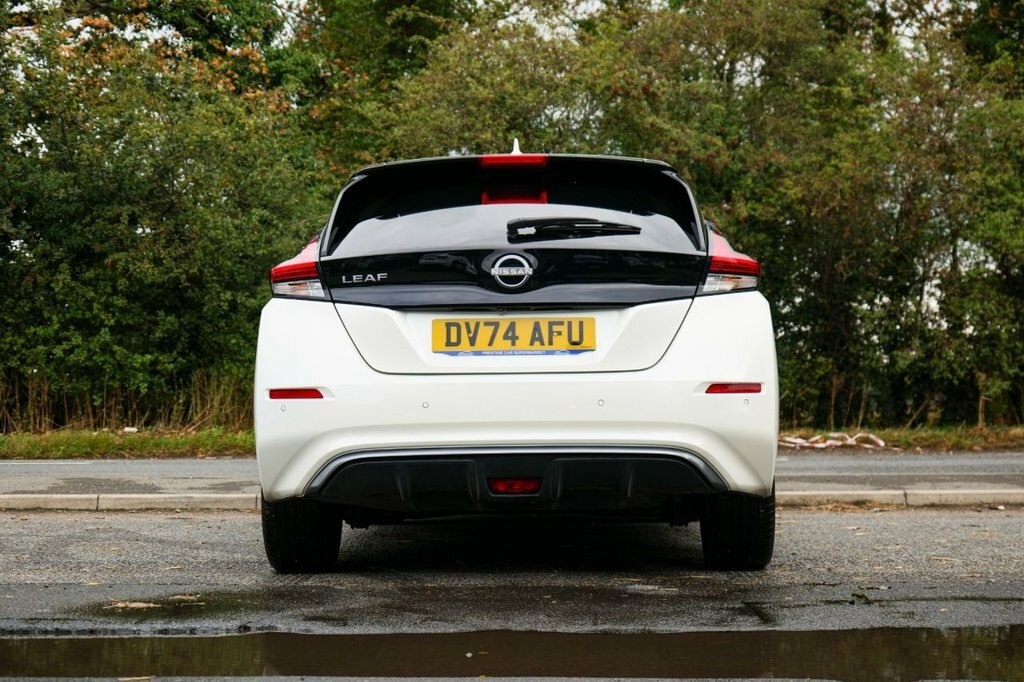 Nissan Leaf Hatchback DV74AFU White #5