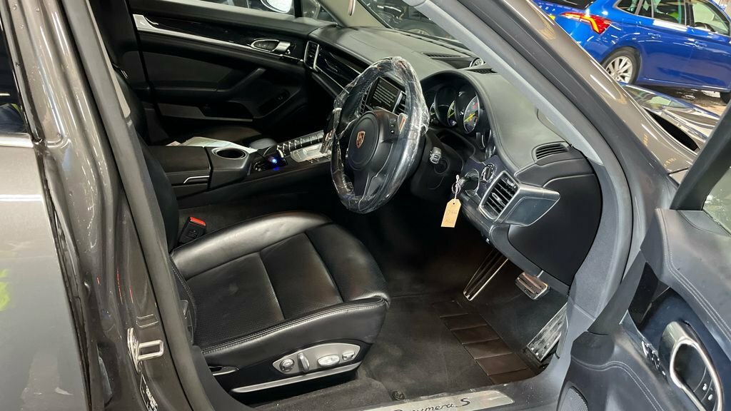 Porsche Panamera Hatchback Black #7