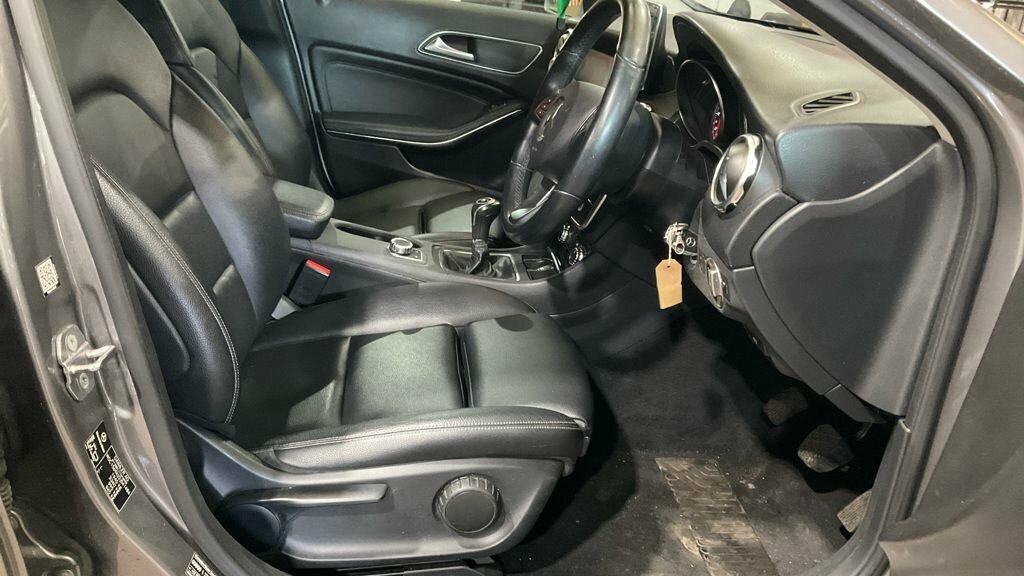 Mercedes-Benz GLA Class 1.6L Se Grey #6