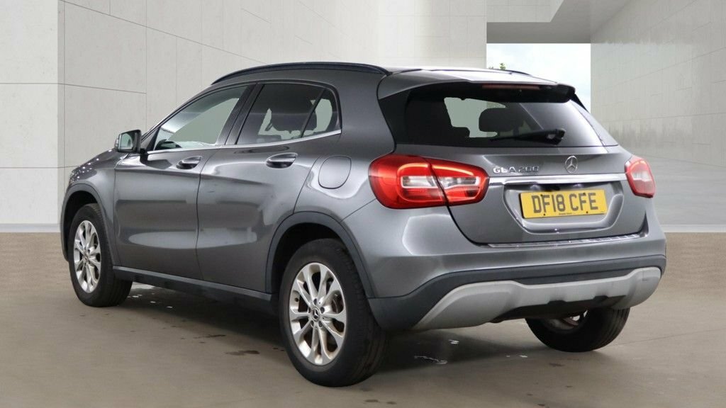 Mercedes-Benz GLA Class 1.6L Se Grey #2