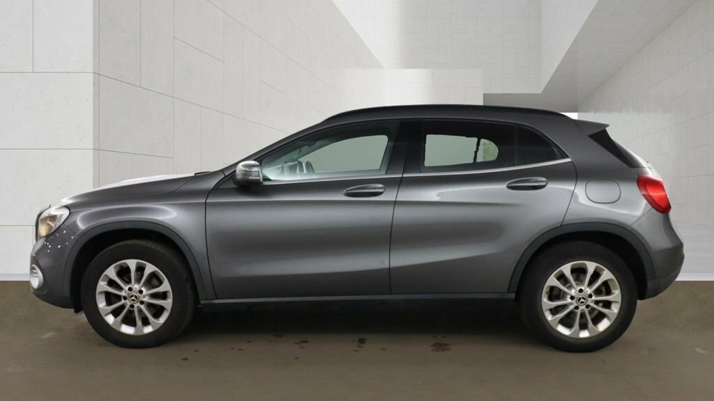 Mercedes-Benz GLA Class 1.6L Se Grey #5