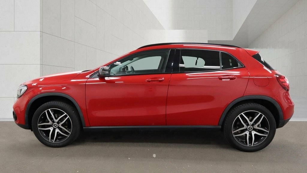 Mercedes-Benz GLA Class 1.6L Urban Edition Red #6