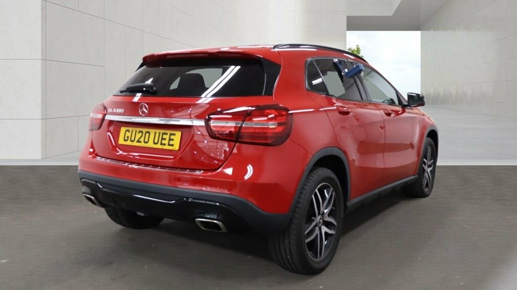 Mercedes-Benz GLA Class 1.6L Urban Edition Red #2