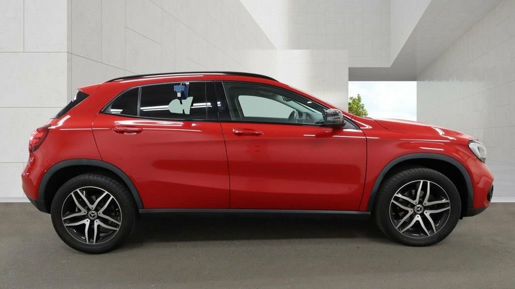 Mercedes-Benz GLA Class 1.6L Urban Edition Red #5