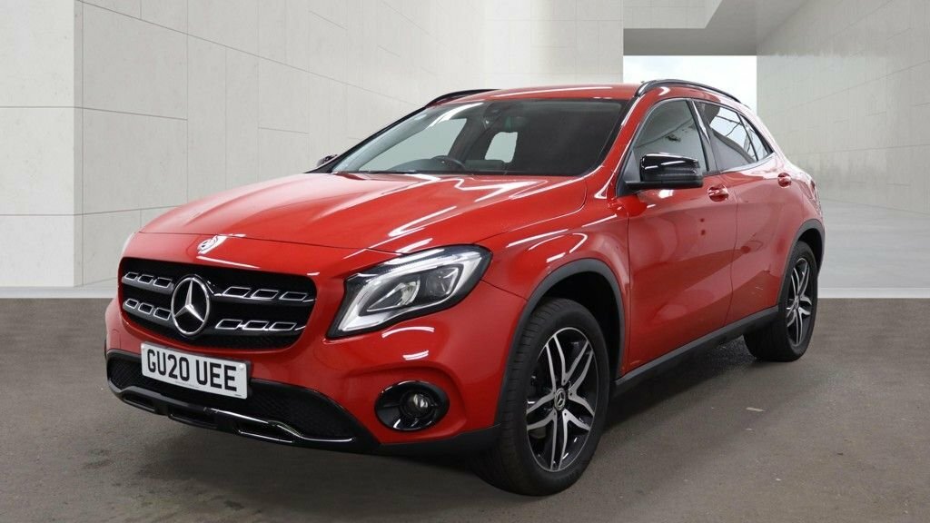 Mercedes-Benz GLA Class 1.6L Urban Edition Red #4