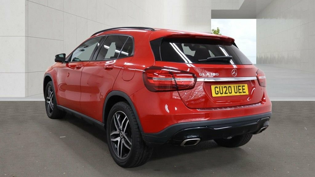 Mercedes-Benz GLA Class 1.6L Urban Edition Red #3