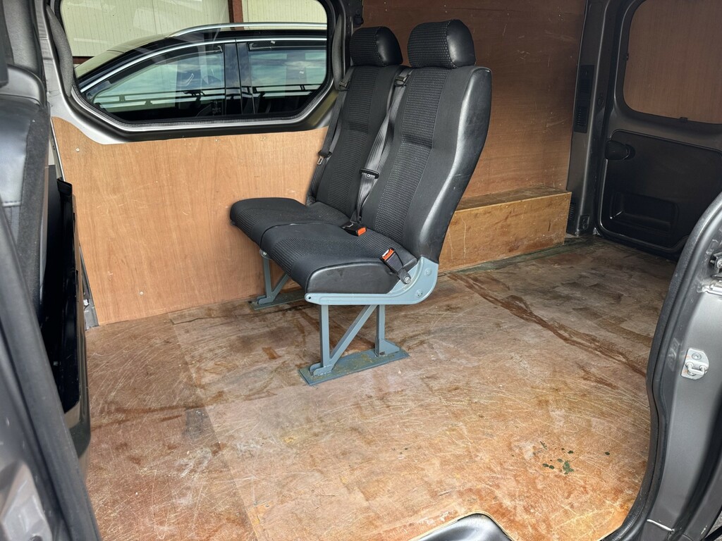 Vauxhall Vivaro Panel Van White #11