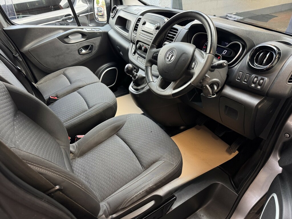 Vauxhall Vivaro Panel Van White #9