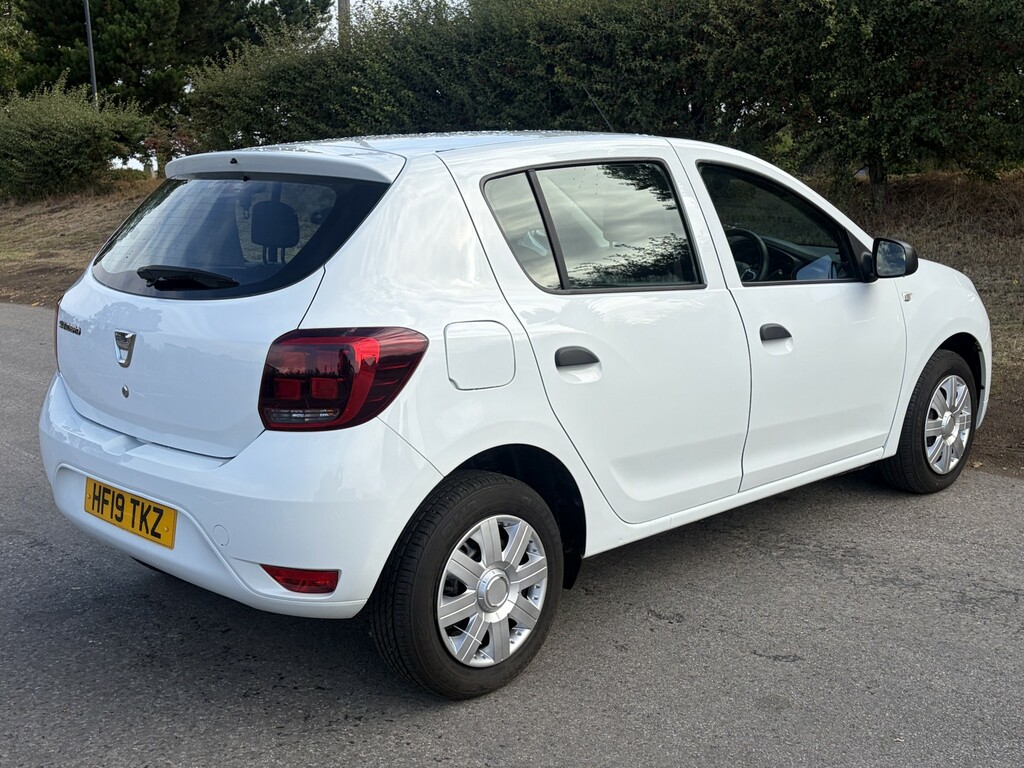 Dacia Sandero Hatchback 1.0 Essential Sce 75 My18 2019 HF19TKZ White #6