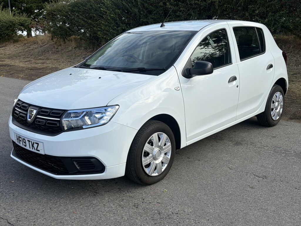 Dacia Sandero Hatchback 1.0 Essential Sce 75 My18 2019 White