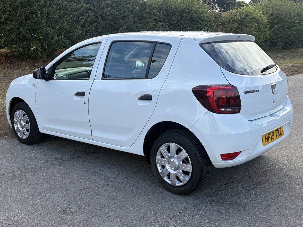 Dacia Sandero Hatchback 1.0 Essential Sce 75 My18 2019 HF19TKZ White #4