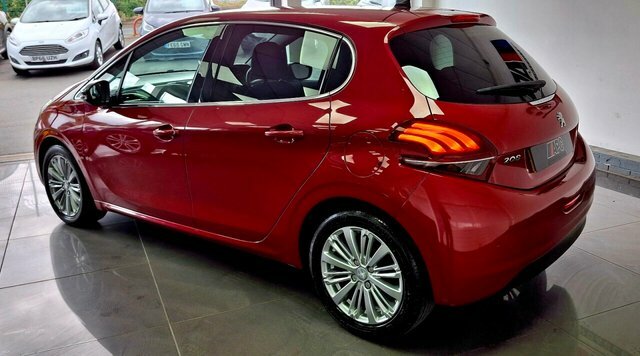 Peugeot 208 2017 1.2 Puretech Allure Hatchback Manu Red #3