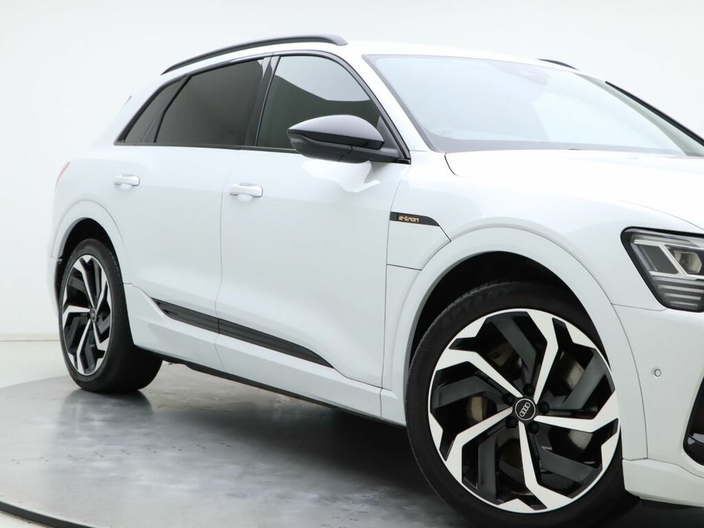 Audi E-tron Black Edition Black #33
