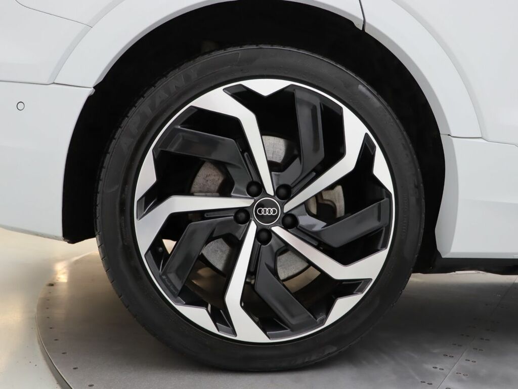 Audi E-tron Black Edition Black #5