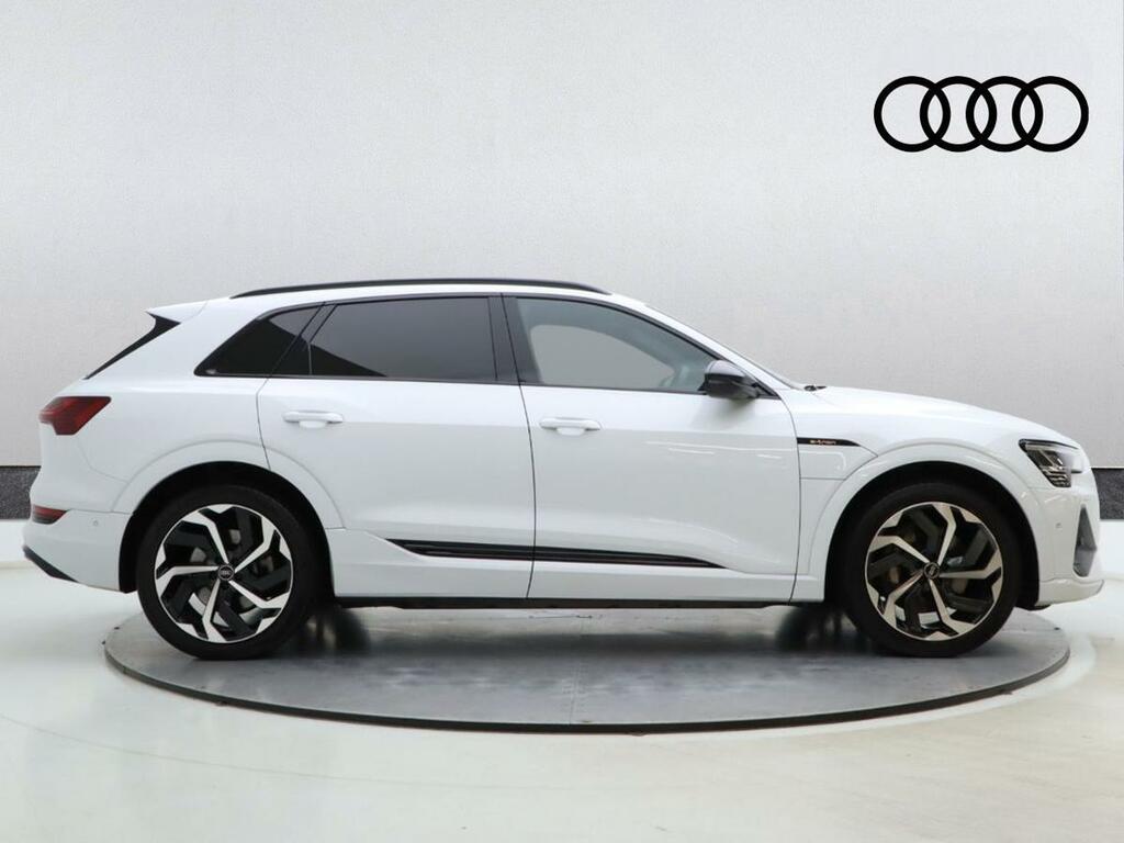 Audi E-tron Black Edition Black #4